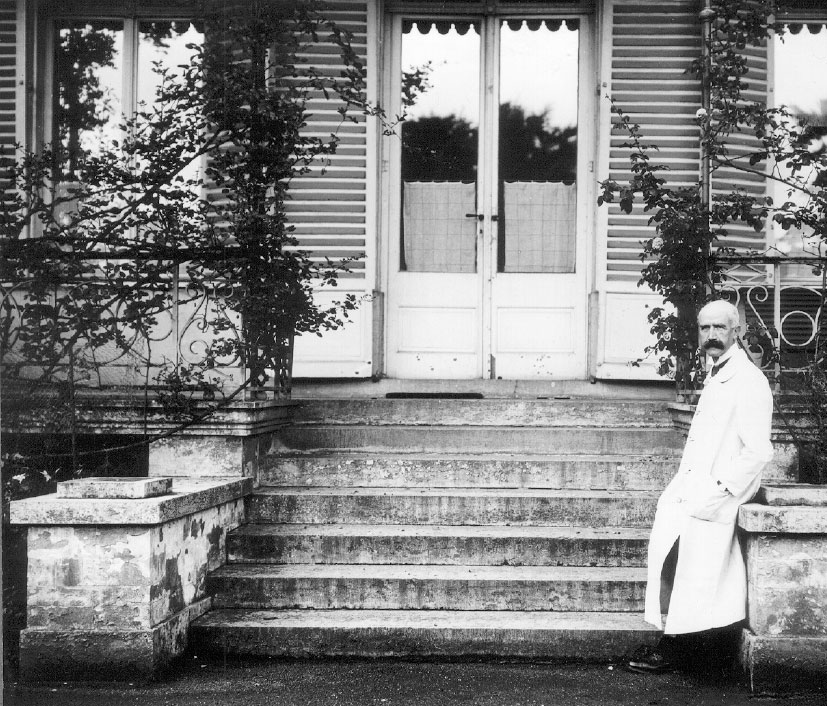Dr. Pierre Nolf